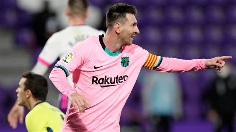 Real Valladolid 0-3 Barcelona: Lionel Messi breaks Pele's long-standing ...