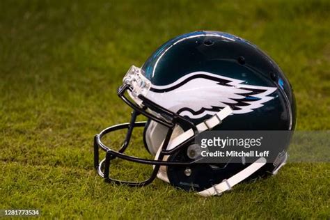 1,091 Philadelphia Eagles Helmet Stock Photos, High-Res Pictures, and Images - Getty Images