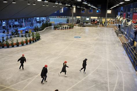 North Vancouver's Shipyards ice skating rink opens tomorrow | Events