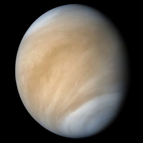 Dosis Astronomica: Venus es el único planeta que gira en el sentido de las agujas del reloj.