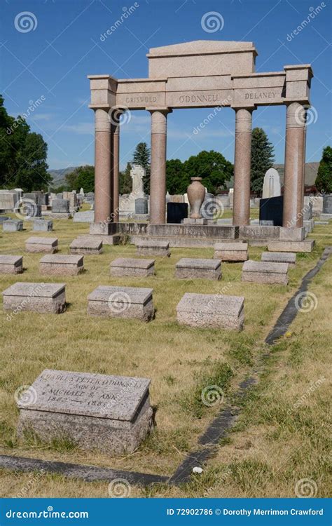 Mount Olivet Cemetery editorial photo. Image of religion - 72902786