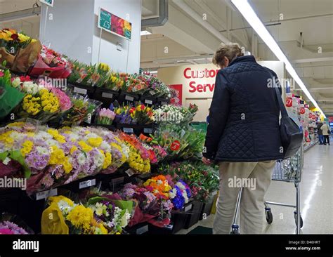 Supermarket flowers hi-res stock photography and images - Alamy