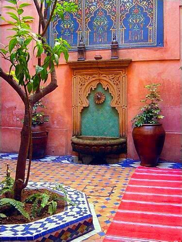 Somptueuse cour marocaine. | Jardin marocain, Déco marocaine, Décor ...