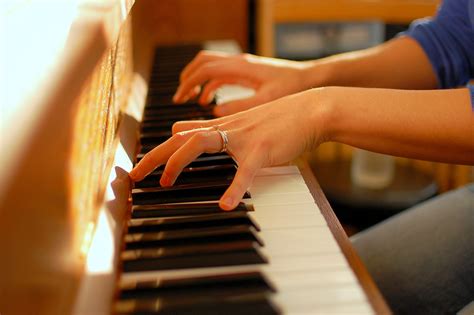 9 High Impact Benefits of Playing the Piano