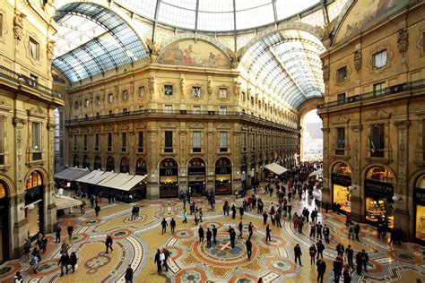 Walk through the Galleria Vittorio Emanuele II, Milan