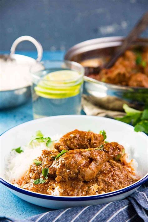 Best Chicken Curry Recipe (Sri Lankan Chicken Curry) - The Flavor Bender