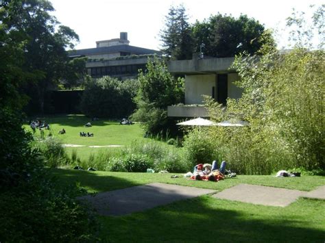 Fundação Calouste Gulbenkian Garden | EuroVelo Portugal | EuroVelo Portugal