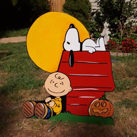 Peanuts HALLOWEEN Charlie brown Yard art decorations | Etsy