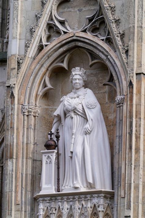 King Charles unveils new statue of Queen Elizabeth II at York Minster ...