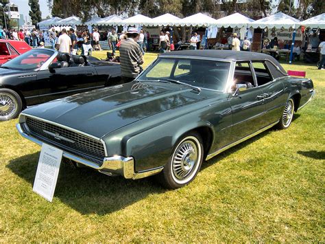 File:1967 Green Ford Thunderbird Fordor.jpg - Wikimedia Commons