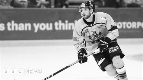 Mike Hammond: Great Britain ice hockey player dies in car crash - BBC News