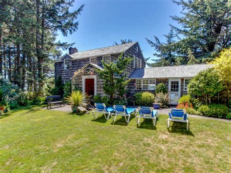 Cottage with a Hot Tub in Newport, Oregon