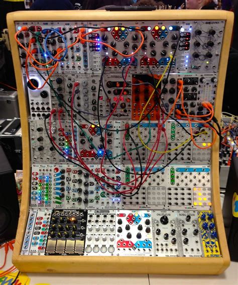 eurorack modular synthesizer | シンセサイザー, ポップ デザイン, 電子音楽