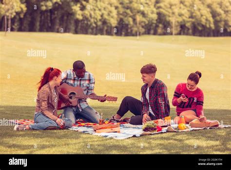 Best friends on picnic Stock Photo - Alamy