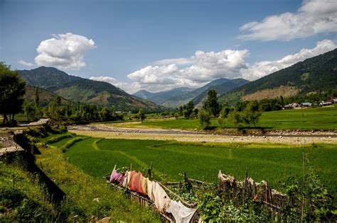 Kashmir Valley - Tour Guide - Virtual University of Pakistan