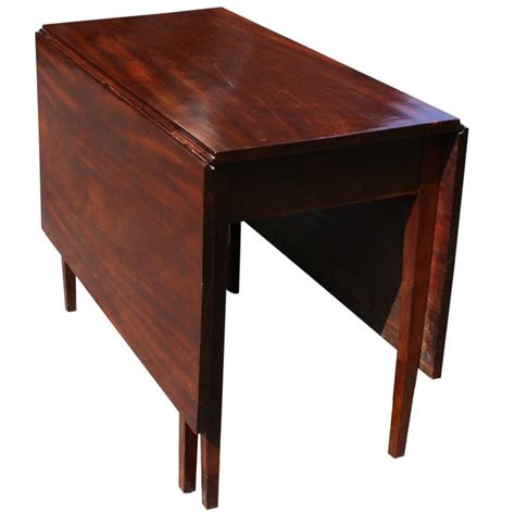 Antique Mahogany Drop-Leaf Table For Sale at 1stdibs