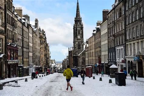 Scotland snow forecast as Glasgow and Edinburgh 'to see white Christmas ...