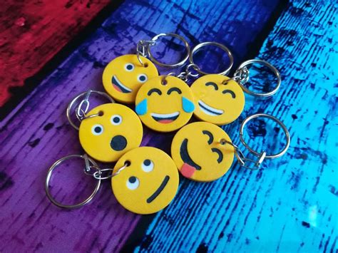 3D Printed Emoji Keychains. #3dprints #3dprinted #keychain #keyring #kulcstartó #emoji #grinning ...