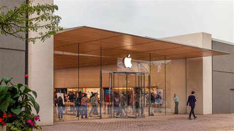 Photos: New Old Orchard and Columbia Apple Stores open - 9to5Mac