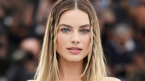 Margot Robbie Color Season: Complete Color Analysis, Hair, Eyes and Skin