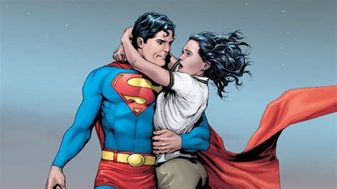 Superman & Lois Lane Fly Into The CW's Arrowverse Crossover