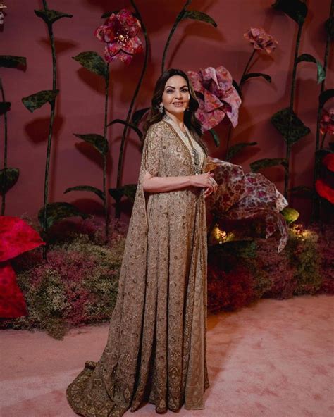 Nita Ambani (2) - K4 Fashion