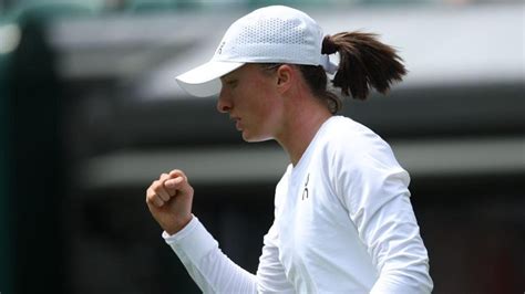 2023 Wimbledon: Iga Swiatek overcomes Zhu Lin, reaches second round