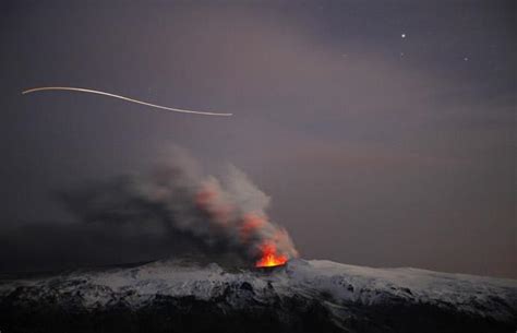 Iceland volcano ash cloud travel chaos eases as some European airports ...