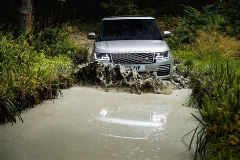 Plug into the good life with the 2019 Range Rover PHEV - CNET