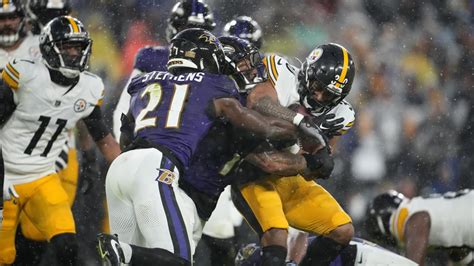 Game Action Gallery: Ravens vs. Steelers, Week 17