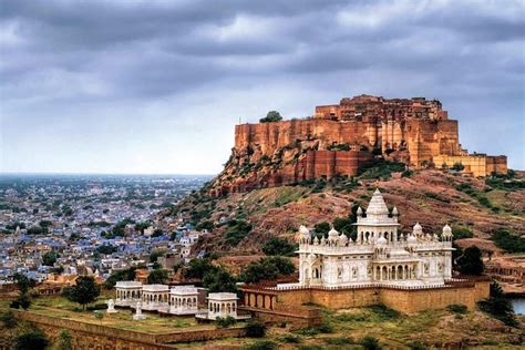 10 Historical Buildings in India where architecture reflects ancient ...