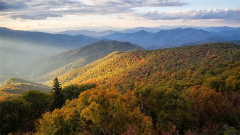 WONDERS OF NATURE: BLUE RIDGE MOUNTAINS, NORTH CAROLINA