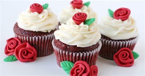 Glorious Treats: Red Velvet Cupcakes with Roses {Recipe}