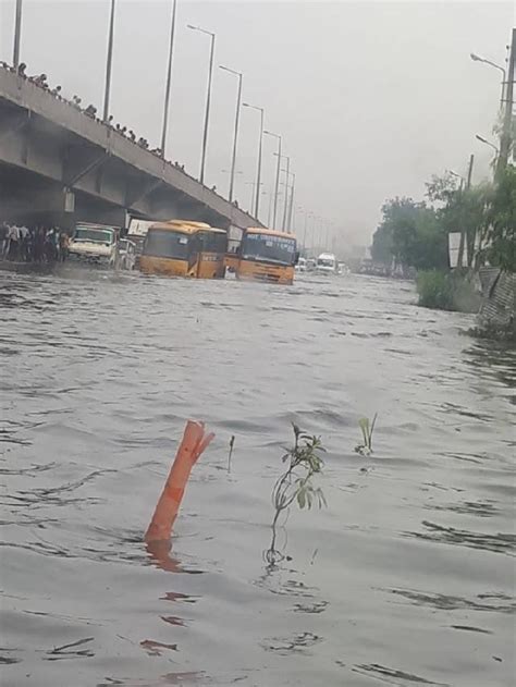 Gurgaon weather: Heavy rain lashes Gurugram, waterlogging leads to ...