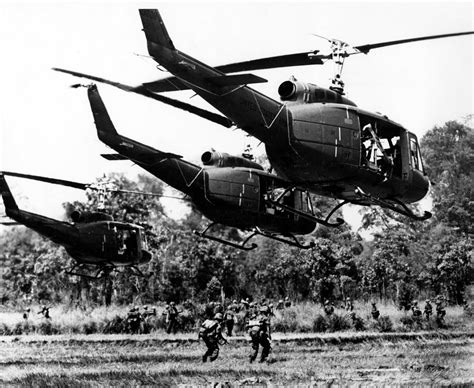 Pin by ÉliteSoldier on Hélicoptère in 2020 | Vietnam war, Vietnam war photos, Vietnam