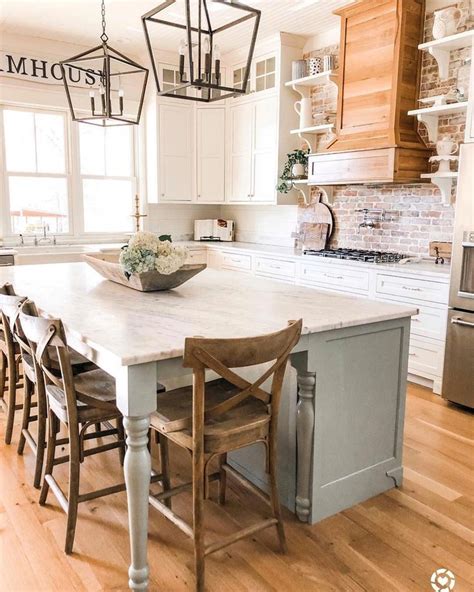 40 Joanna Gaines-Inspired Homes That Have That Modern Farmhouse Feel | Farmhouse kitchen remodel ...