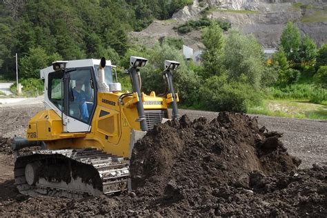 CRAWLER DOZERS - Powerscreening Aggregate Equipment