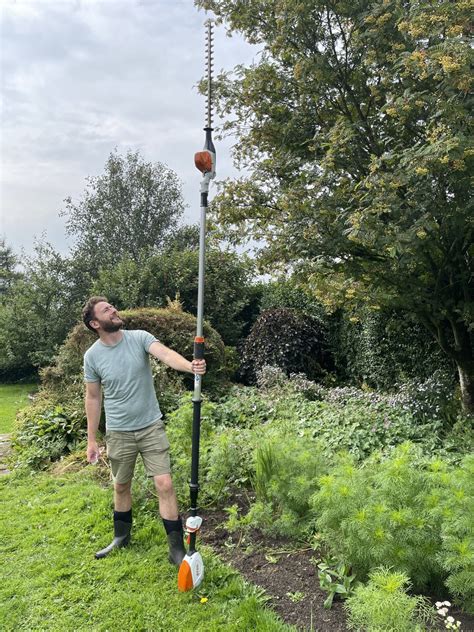 Review: Stihl HLA 86 telescopic, battery powered hedge trimmer | Jack Wallington | Nature & Gardens