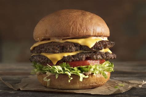 A Wisconsin Welcome: MOOYAH Burgers, Fries & Shakes Brings Third Location to State with Sun ...