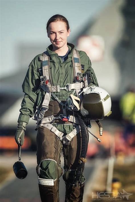 27 Pictures Of Women Fighter Pilots From Around The World