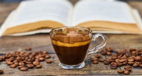 Coffee: खाली पेट कॉफी पीने के नुकसान ब्लैक कॉफी पीने का समय | TheHealthSite Hindi ...