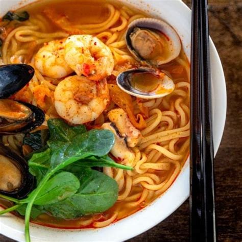 Jjamppong (Korean Spicy Seafood Noodle Soup) - My Korean Kitchen