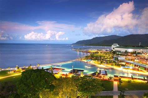 Cairns Esplanade & Cairns Lagoon