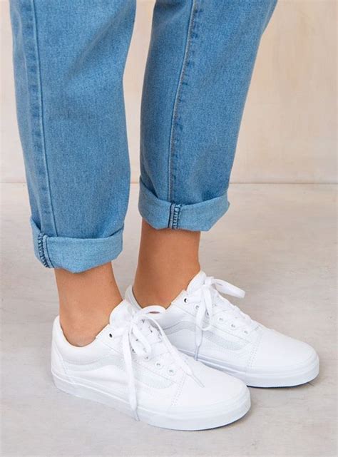 Vans White Old Skool | Casual shoes women, Vans shoes, Womens shoes ...