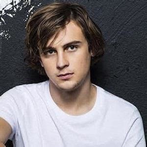 Logan Miller Bio, Affair, Single, Net Worth, Salary, Age, Ethnicity