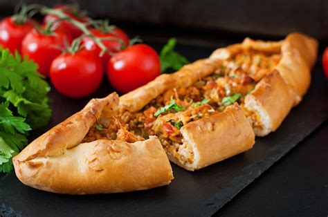 turkish-pide-traditional-food-with-beef-and-PXS7XFQ – Inspirationfeed