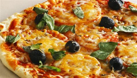 Recipe For Easy Olive and Cheese Pizza | Food