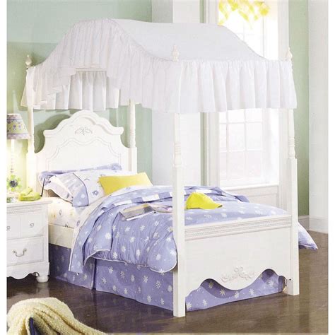 White Canopy Beds - Hiring Interior Designer