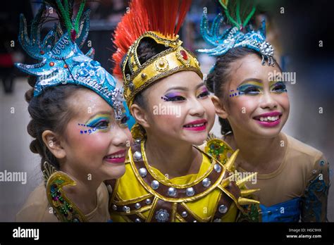 Hmong American New Year celebrations, celebrating Hmong ethnic ...