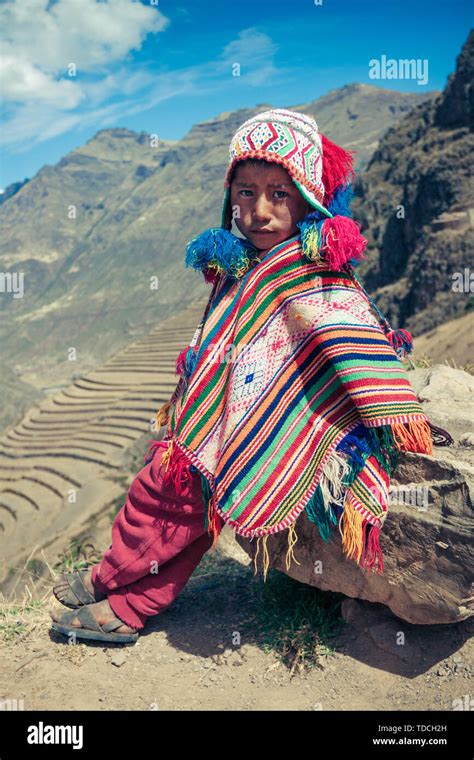 Peruvian costume hi-res stock photography and images - Alamy